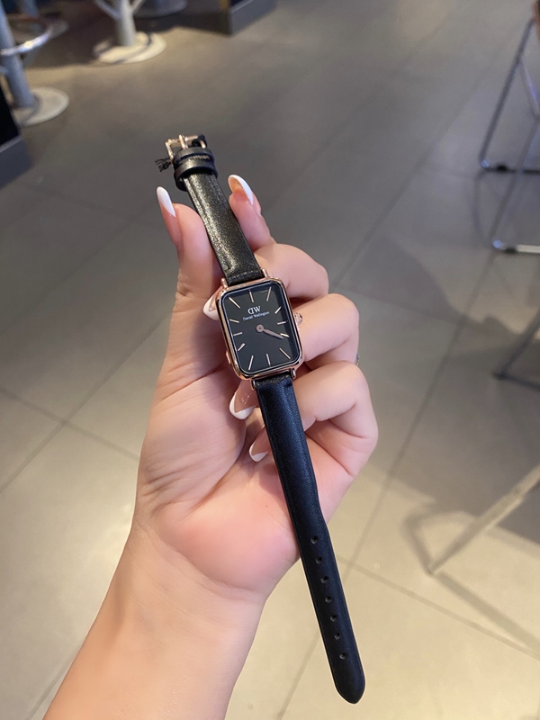 ブランド時計背面デザイン